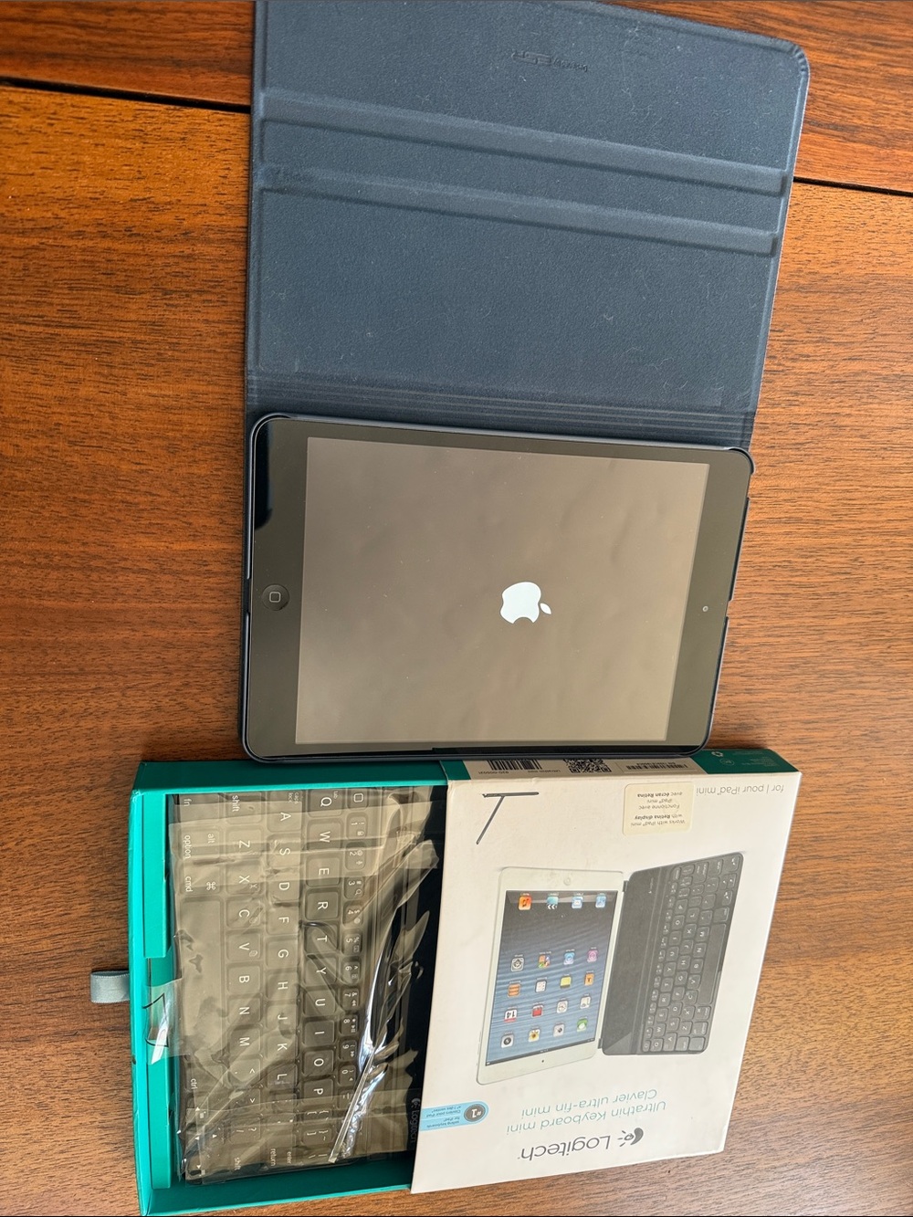 Used Gen 1 Apple iPad Mini WiFi + Verizon + Smart Cover + New Bluetooth Keyboard